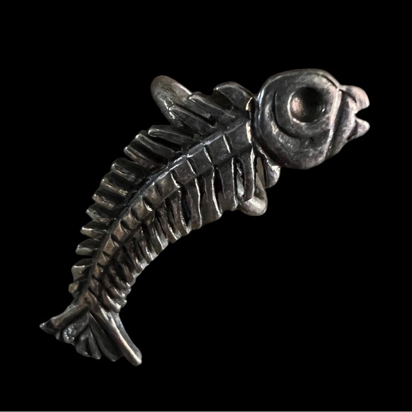 Jewelry - Adorable Fish Skeleton Ear Cuff